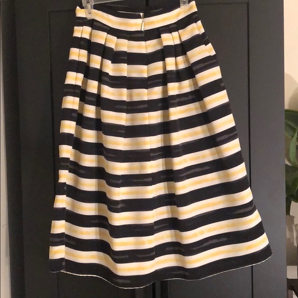 Eva Mendes for New York and Company skirt size 2 - Picture 4 of 6